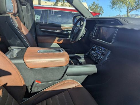Used 2023 GMC Yukon Denali Ultimate image 5