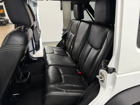 Used 2013 Jeep Wrangler Unlimited Rubicon AWD/4WD image 22
