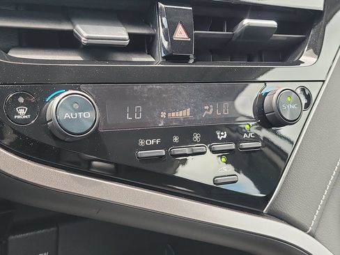 Used 2024 Toyota Camry SE w/ Convenience Package FWD image 16