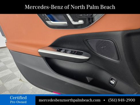 Used 2025 Mercedes-Benz C 300 Sedan image 17