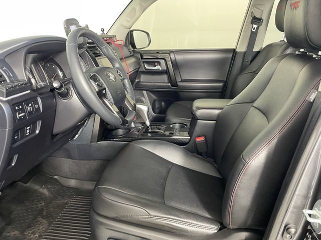 Used 2020 Toyota 4Runner TRD Off-Road Premium AWD/4WD image 2