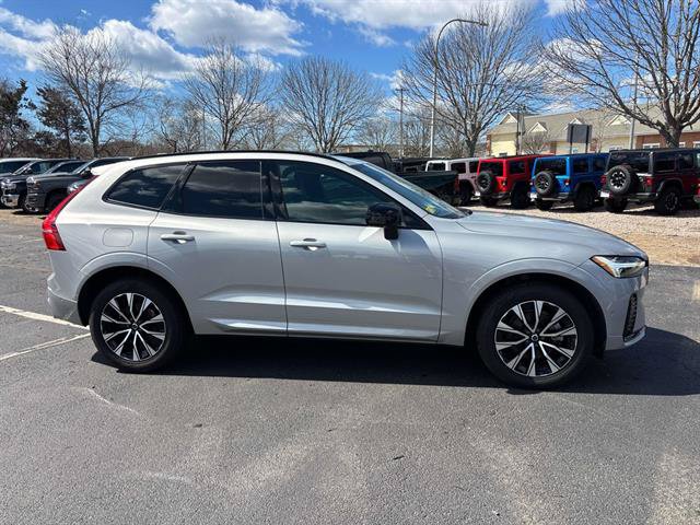 Used 2025 Volvo XC60 B5 Plus AWD/4WD image 2