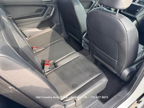 Used 2018 Volkswagen Tiguan SE w/ Panoramic Sunroof Package FWD image 16