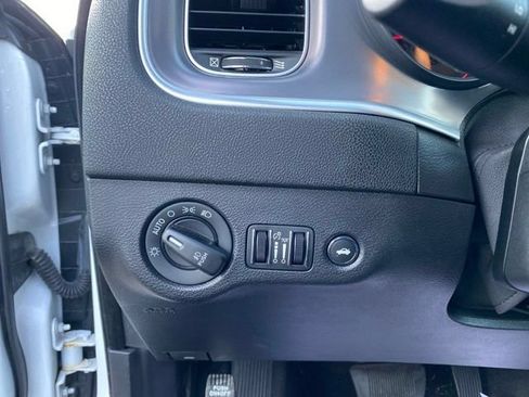 Used 2020 Dodge Charger SXT AWD/4WD image 9