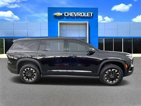 Used 2025 Chevrolet Traverse Z71 w/ Enhanced Driving Package AWD/4WD image 2
