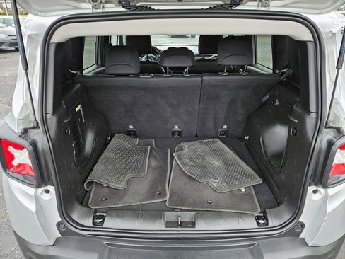 Used 2018 Jeep Renegade Altitude image 11