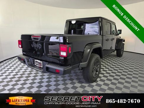 New 2025 Jeep Gladiator Sport image 7