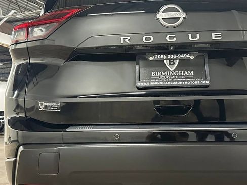 Used 2024 Nissan Rogue SV FWD image 16