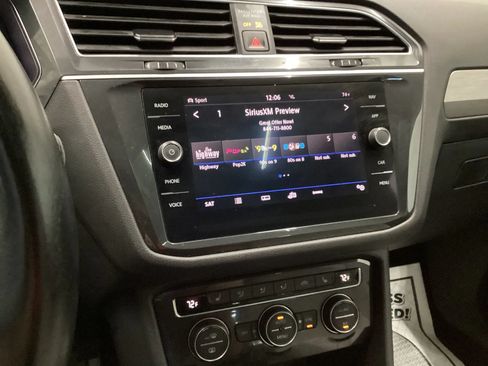 Used 2019 Volkswagen Tiguan SEL AWD/4WD image 17