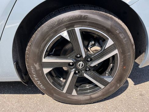 Used 2024 Nissan Sentra SV FWD image 28