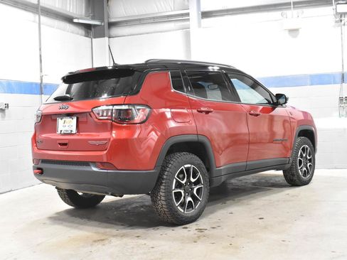 Used 2025 Jeep Compass Trailhawk AWD/4WD image 28