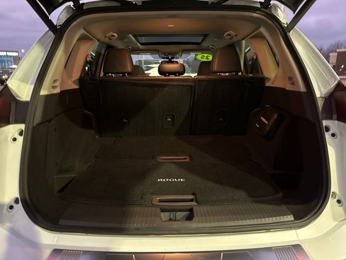 Used 2025 Nissan Rogue SL w/ SL Premium Package image 28