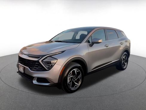 Used 2025 Kia Sportage LX image 8