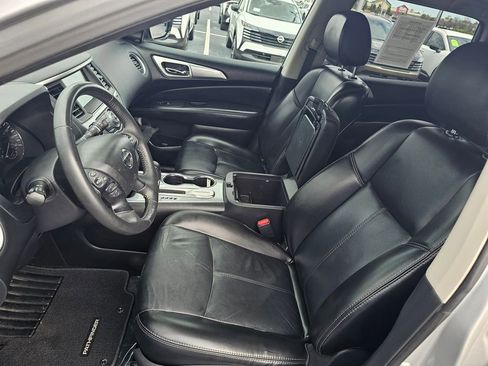 Used 2017 Nissan Pathfinder SL w/ Trailer Tow Package image 17