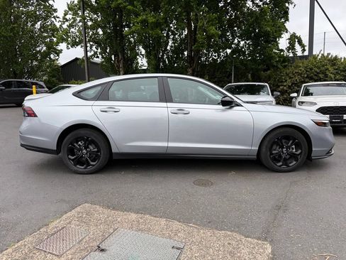 Certified 2025 Honda Accord SE image 10