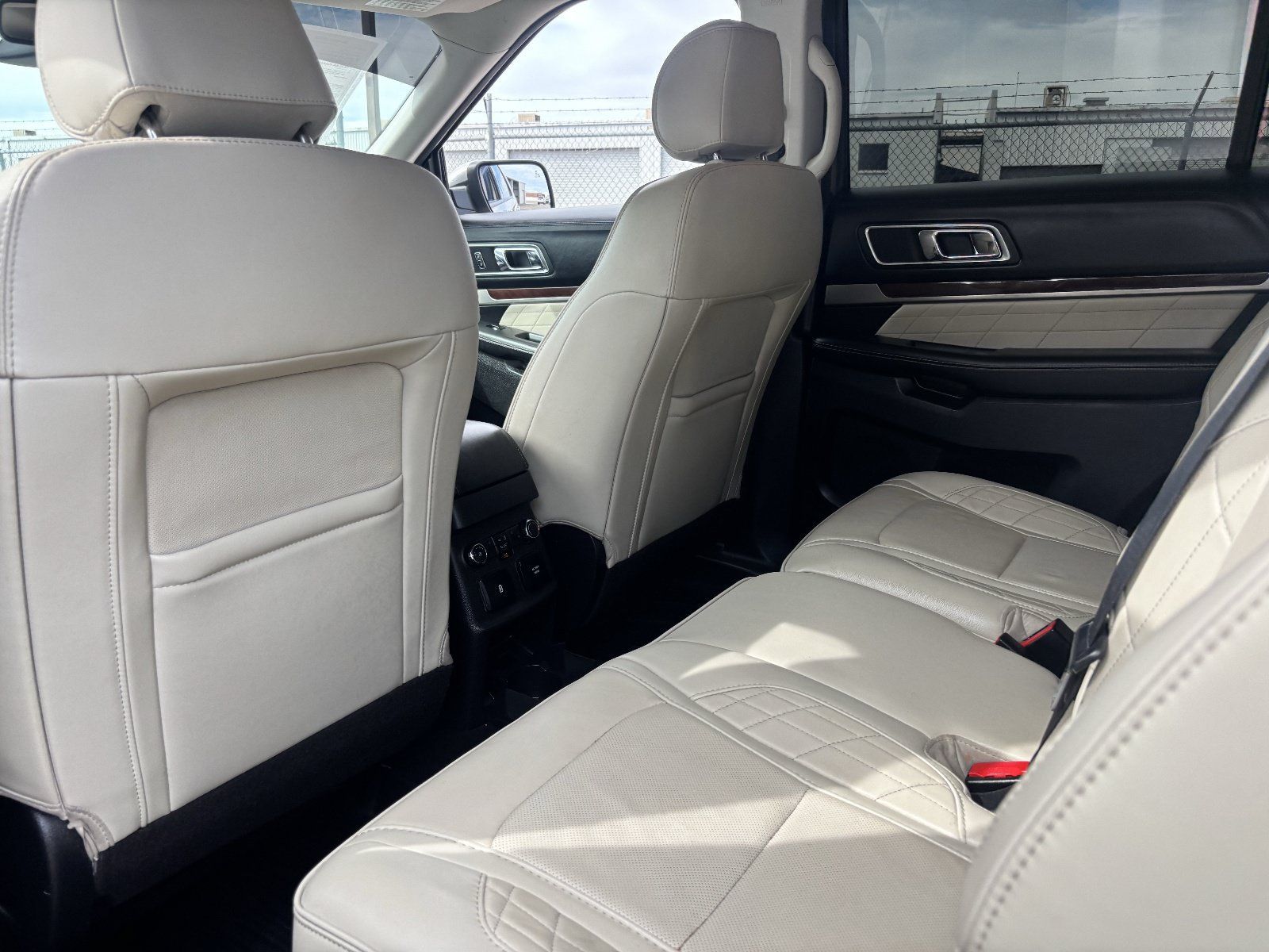Used 2017 Ford Explorer Platinum AWD/4WD image 18