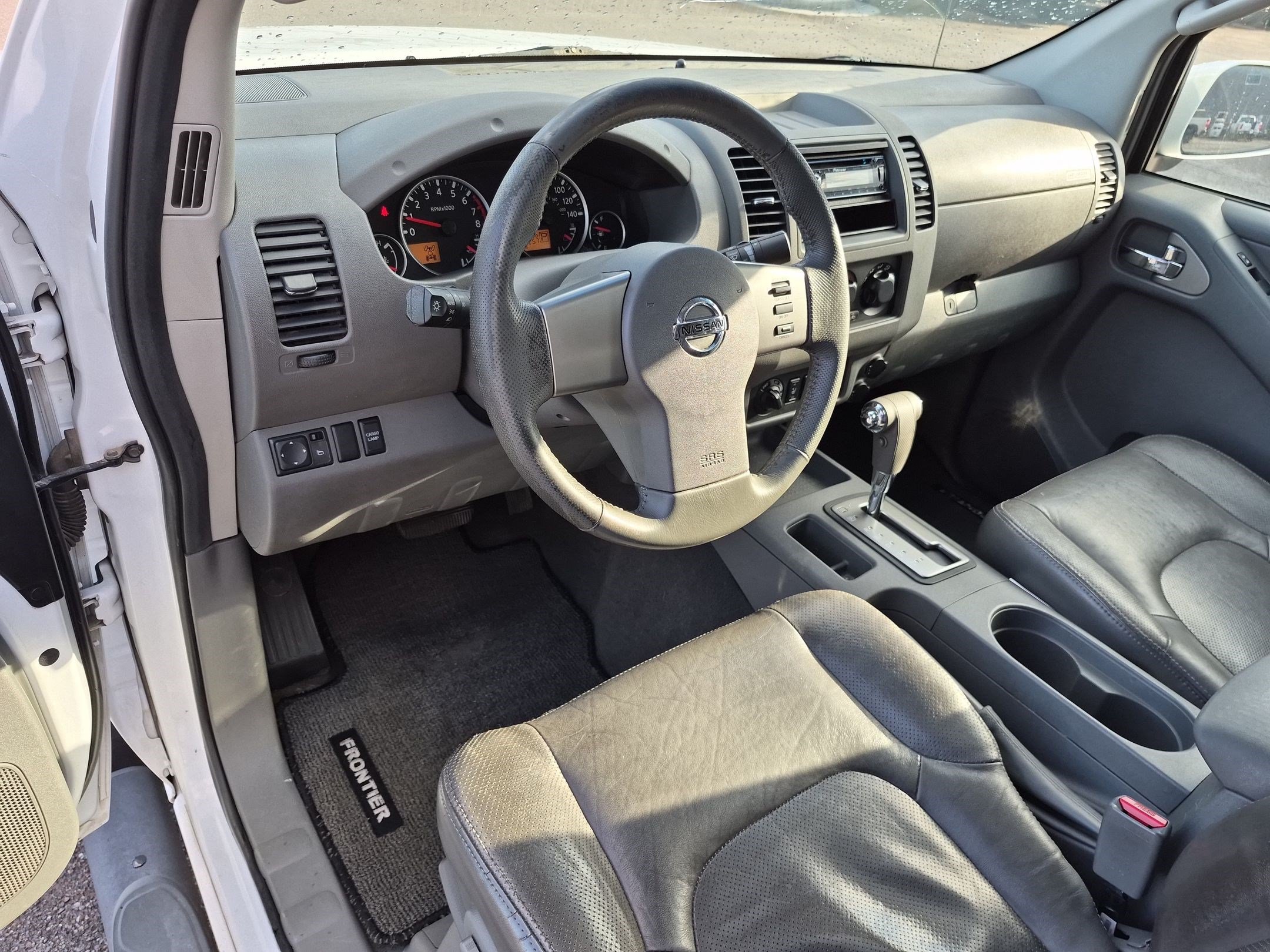 Used 2007 Nissan Frontier LE w/ Leather Pkg AWD/4WD image 14