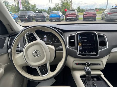 Used 2022 Volvo XC90 T5 Momentum AWD/4WD image 22