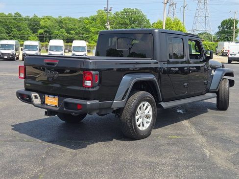 Used 2023 Jeep Gladiator Sport AWD/4WD image 12