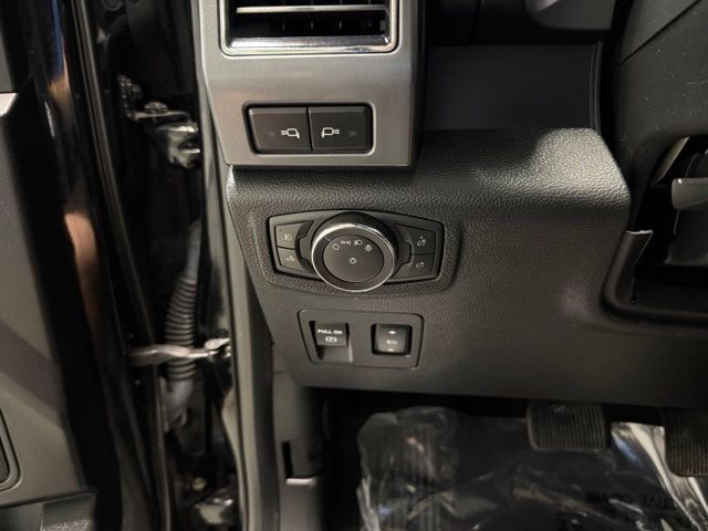 Used 2018 Ford F150 XLT w/ Equipment Group 302A Luxury AWD/4WD image 16