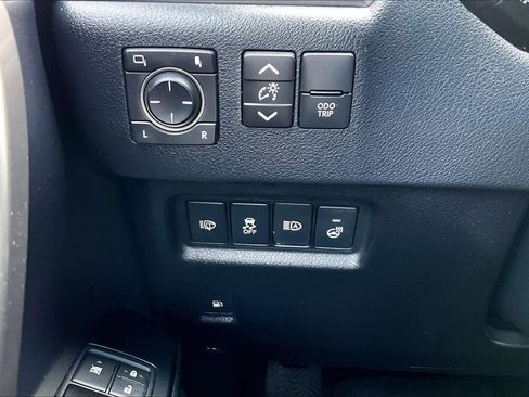 Used 2023 Lexus GX 460 Premium w/ Accessory Package AWD/4WD image 33