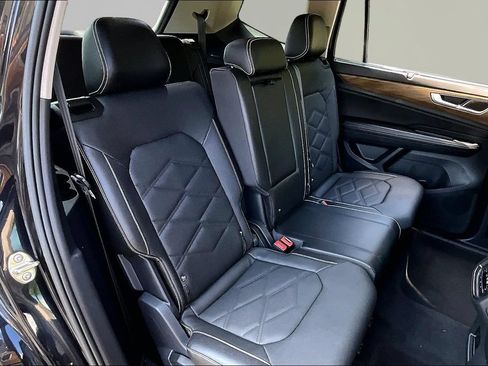 Used 2025 Volkswagen Atlas SE FWD image 17