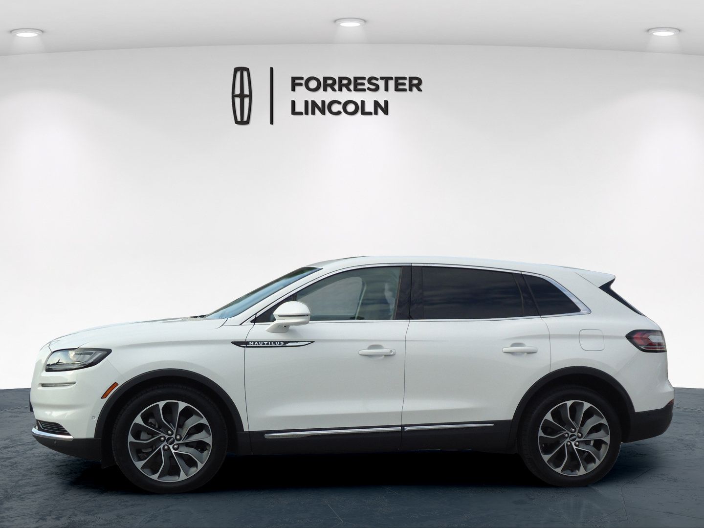 Used 2023 Lincoln Nautilus Reserve w/ Equipment Group 201A AWD/4WD image 6