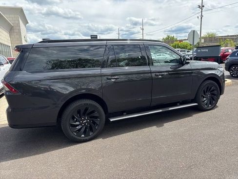 Used 2025 Lincoln Navigator L Reserve w/ Jet Appearance Package AWD/4WD image 5