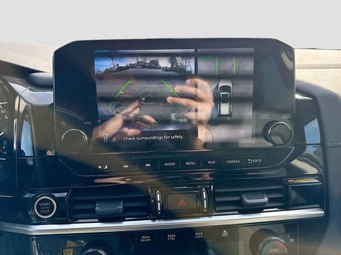 Used 2024 Nissan Pathfinder SL image 14