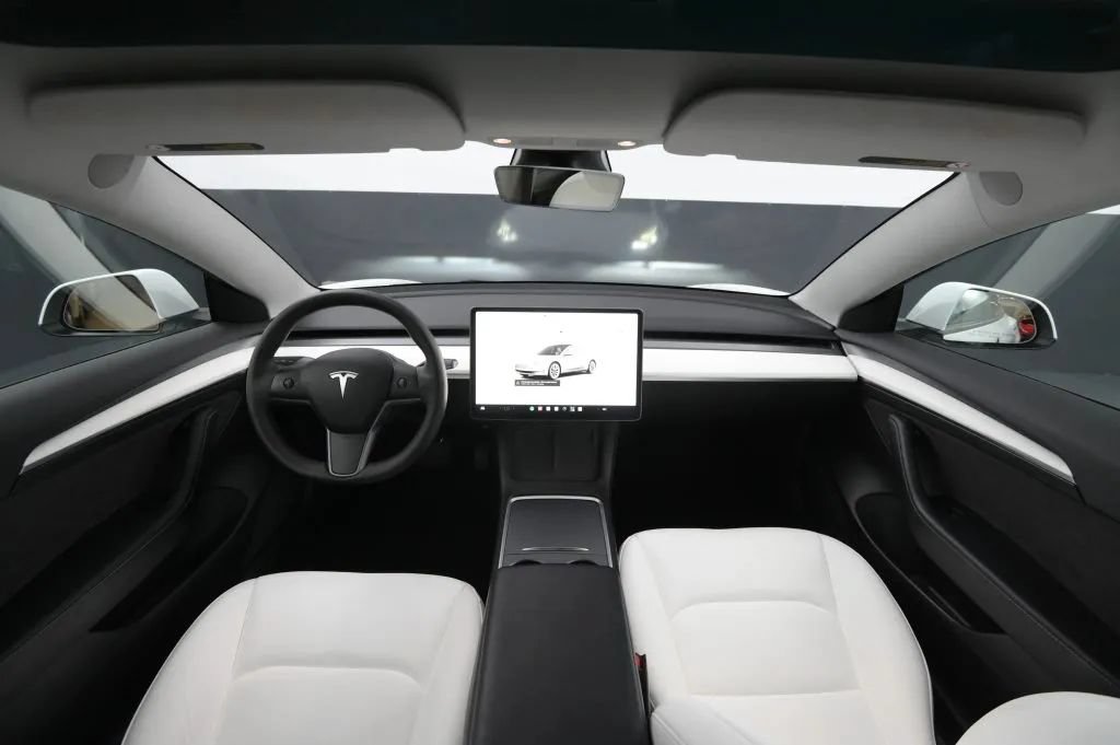 Used 2022 Tesla Model 3 Long Range AWD/4WD image 29