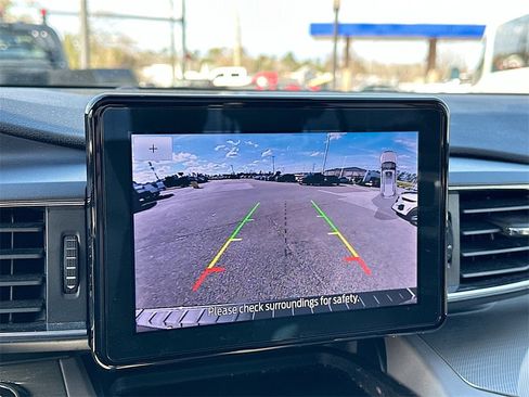 Used 2023 Ford Explorer XLT w/ Equipment Group 202A image 23