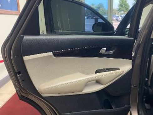 Used 2020 Kia Sorento S FWD image 9