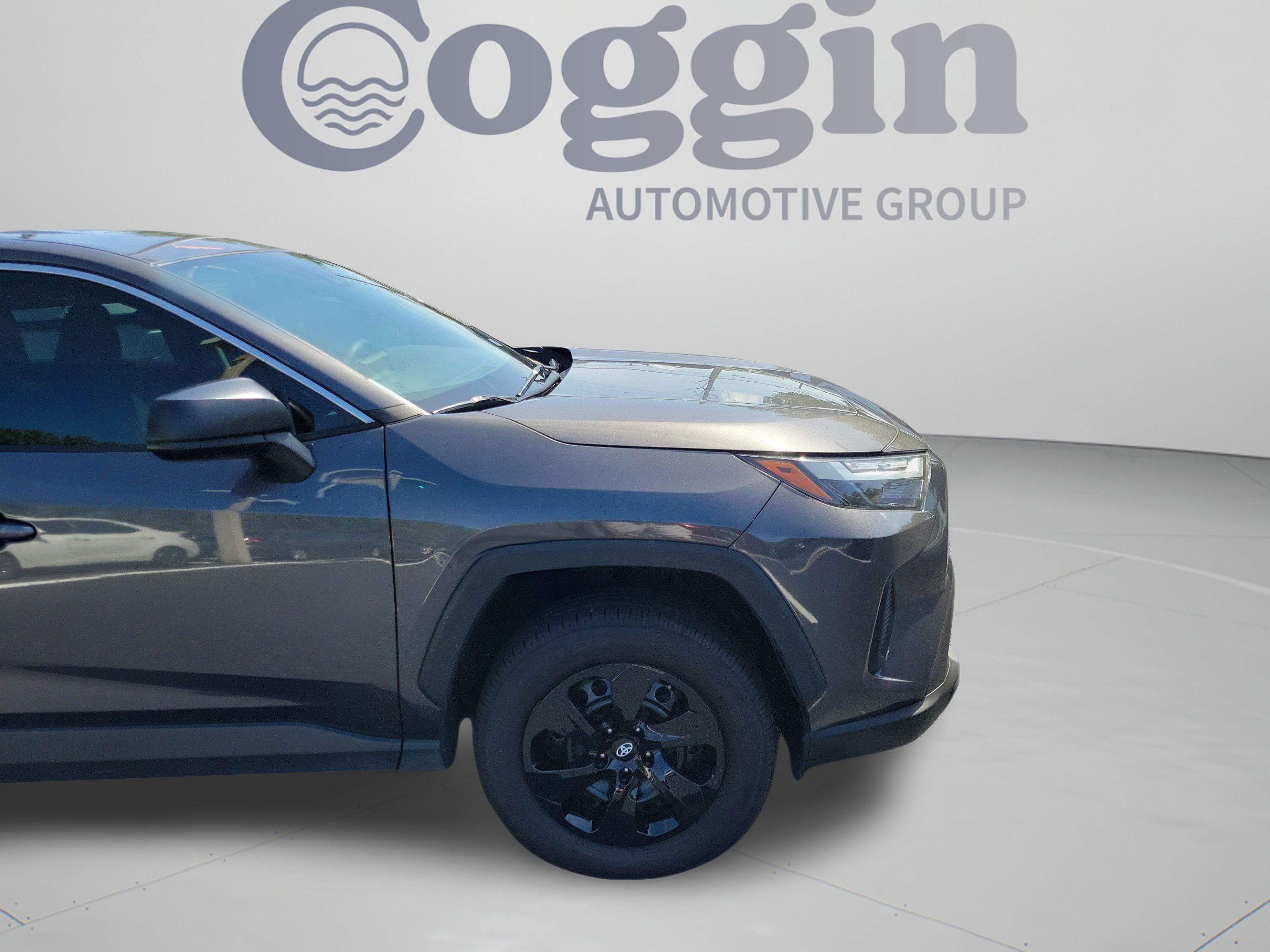 Used 2025 Toyota RAV4 LE FWD image 33