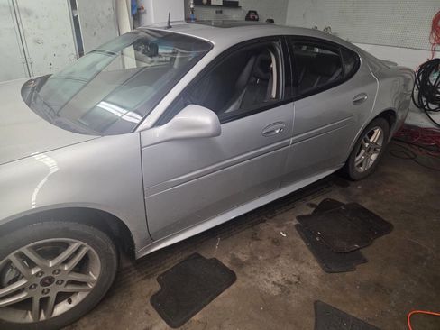 Used 2005 Pontiac Grand Prix GTP w/ Leather Trim Package image 6