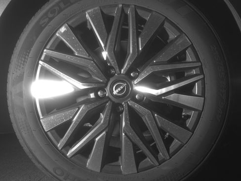 Used 2025 Nissan Altima 2.5 SV FWD image 13