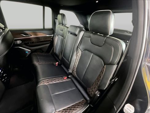 Used 2022 Jeep Grand Cherokee Summit AWD/4WD image 18