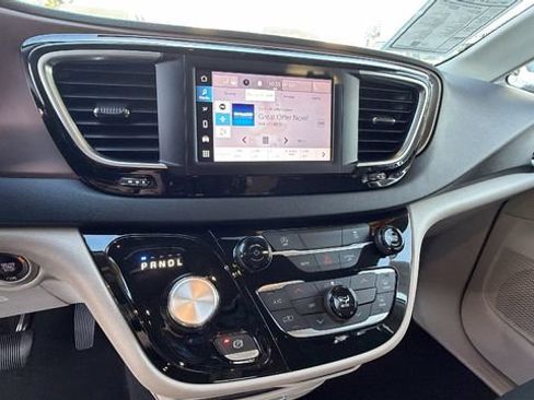 Used 2023 Chrysler Voyager LX FWD image 22