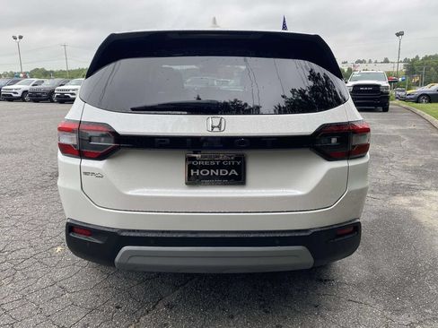 Used 2025 Honda Pilot EX-L image 4