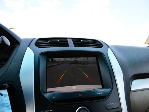 Used 2015 Ford Explorer XLT w/ Equipment Group 202A AWD/4WD image 16