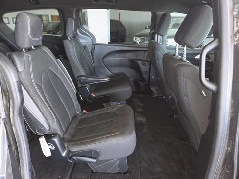 Used 2018 Chrysler Pacifica Touring Plus w/ S Appearance Package FWD image 26