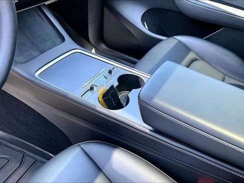 Used 2023 Tesla Model Y 2WD image 10