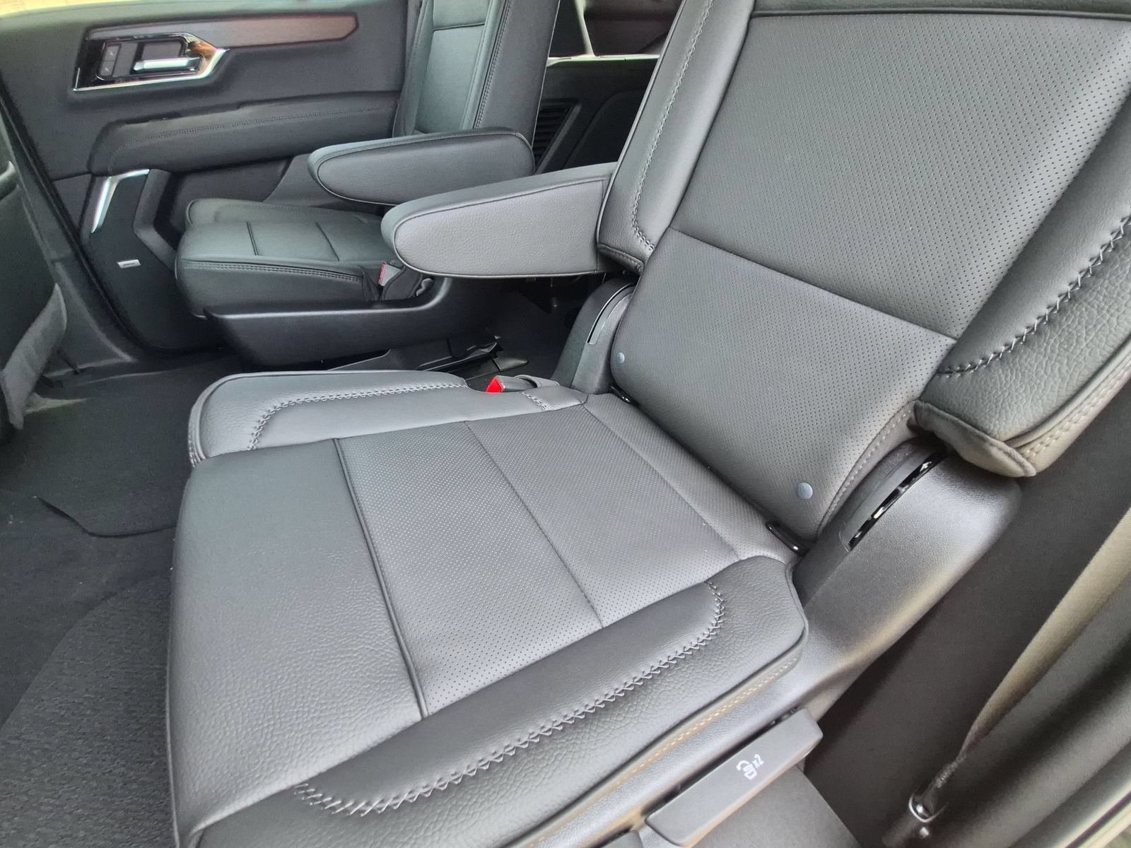 New 2026 GMC Yukon Denali w/ Denali Reserve Package AWD/4WD image 29