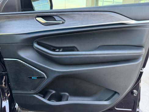 Used 2022 Jeep Grand Cherokee L Overland image 15