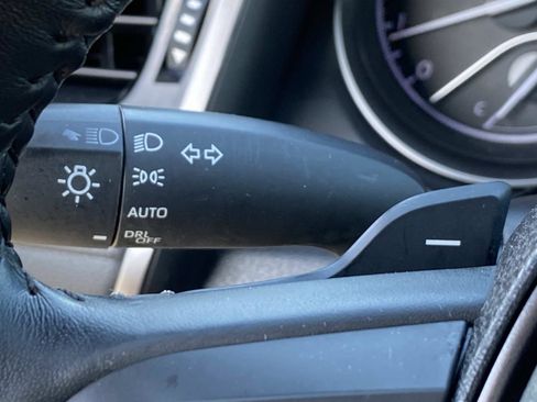 Used 2022 Toyota Camry SE w/ Cold Weather Package AWD/4WD image 17