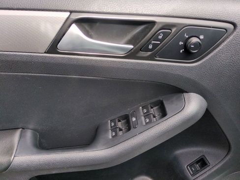 Used 2017 Volkswagen Jetta S image 12