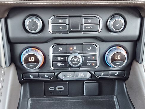 Certified 2023 Chevrolet Tahoe Z71 w/ Luxury Package AWD/4WD image 19