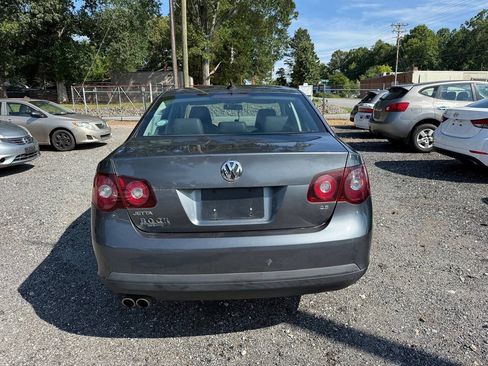 Used 2010 Volkswagen Jetta SE FWD image 10