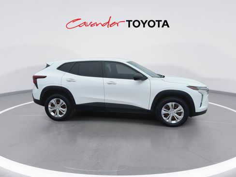 Used 2024 Chevrolet Trax LS FWD image 9