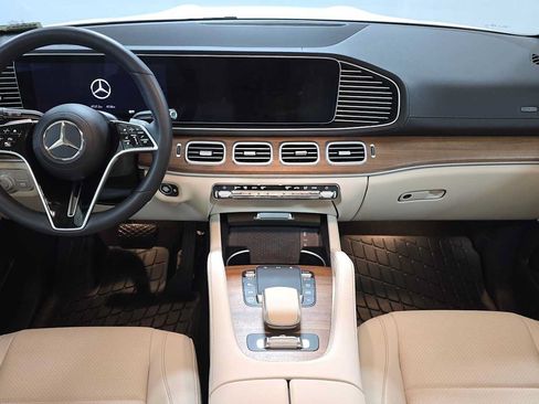 Used 2026 Mercedes-Benz GLS 450 4MATIC image 21