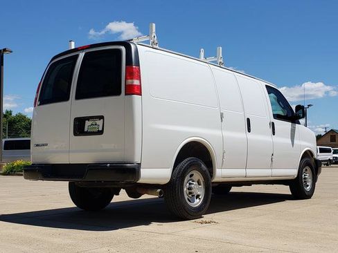 Used 2017 Chevrolet Express 2500 RWD image 6